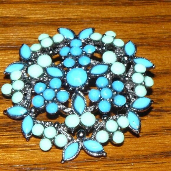 Turquoise Blue and Green Rhinestone Brooch - Picture 4 of 4